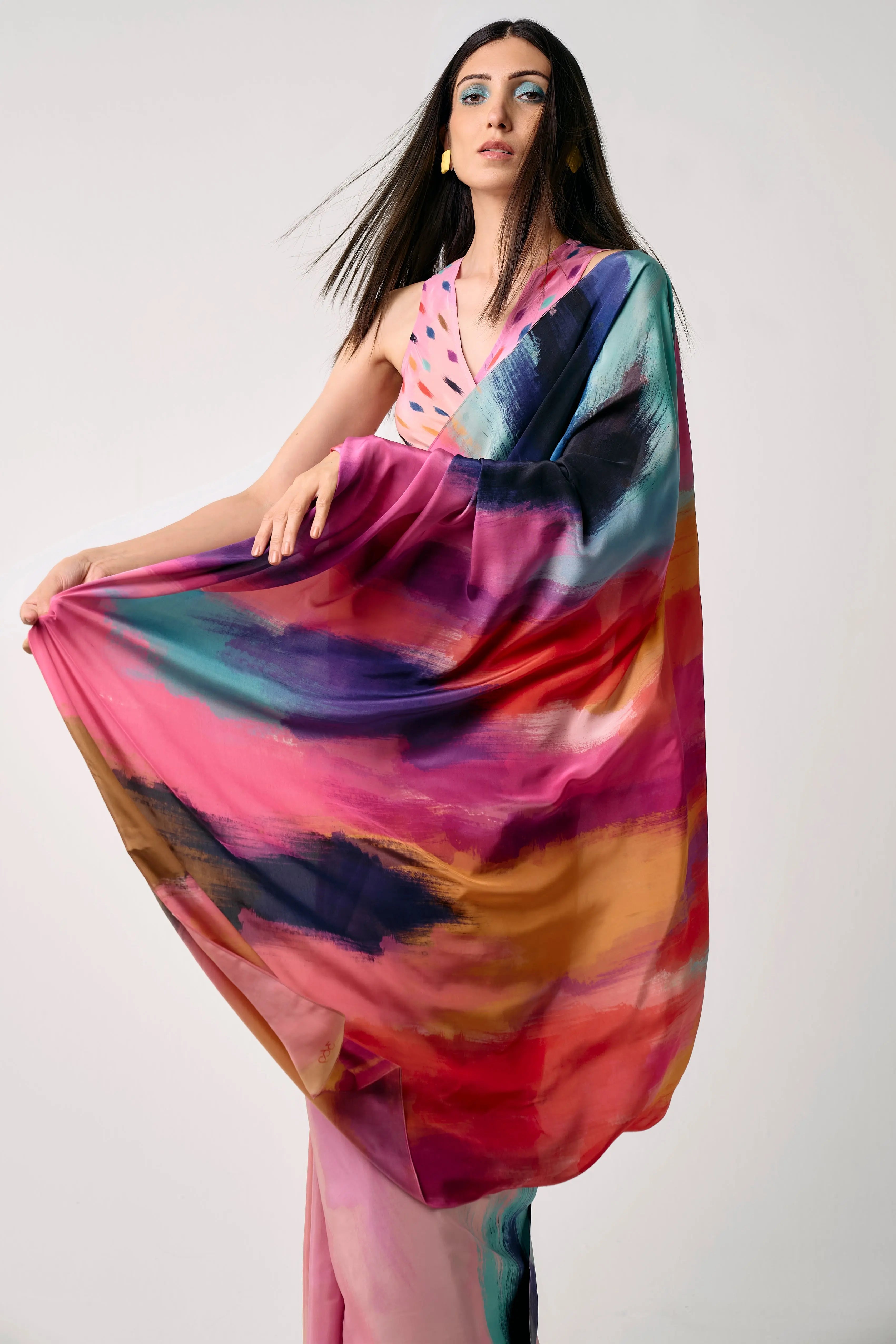 AMYRA SARI 369