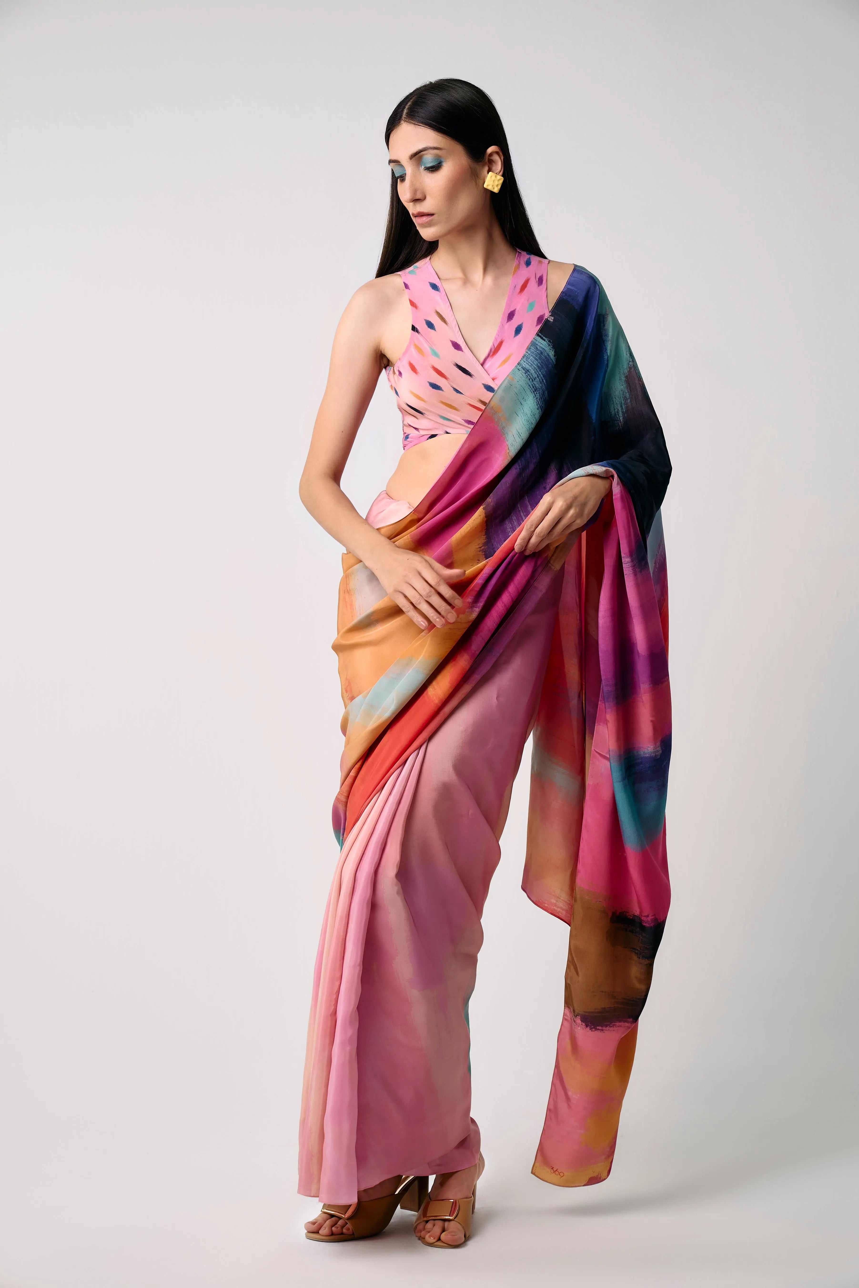 AMYRA SARI 369