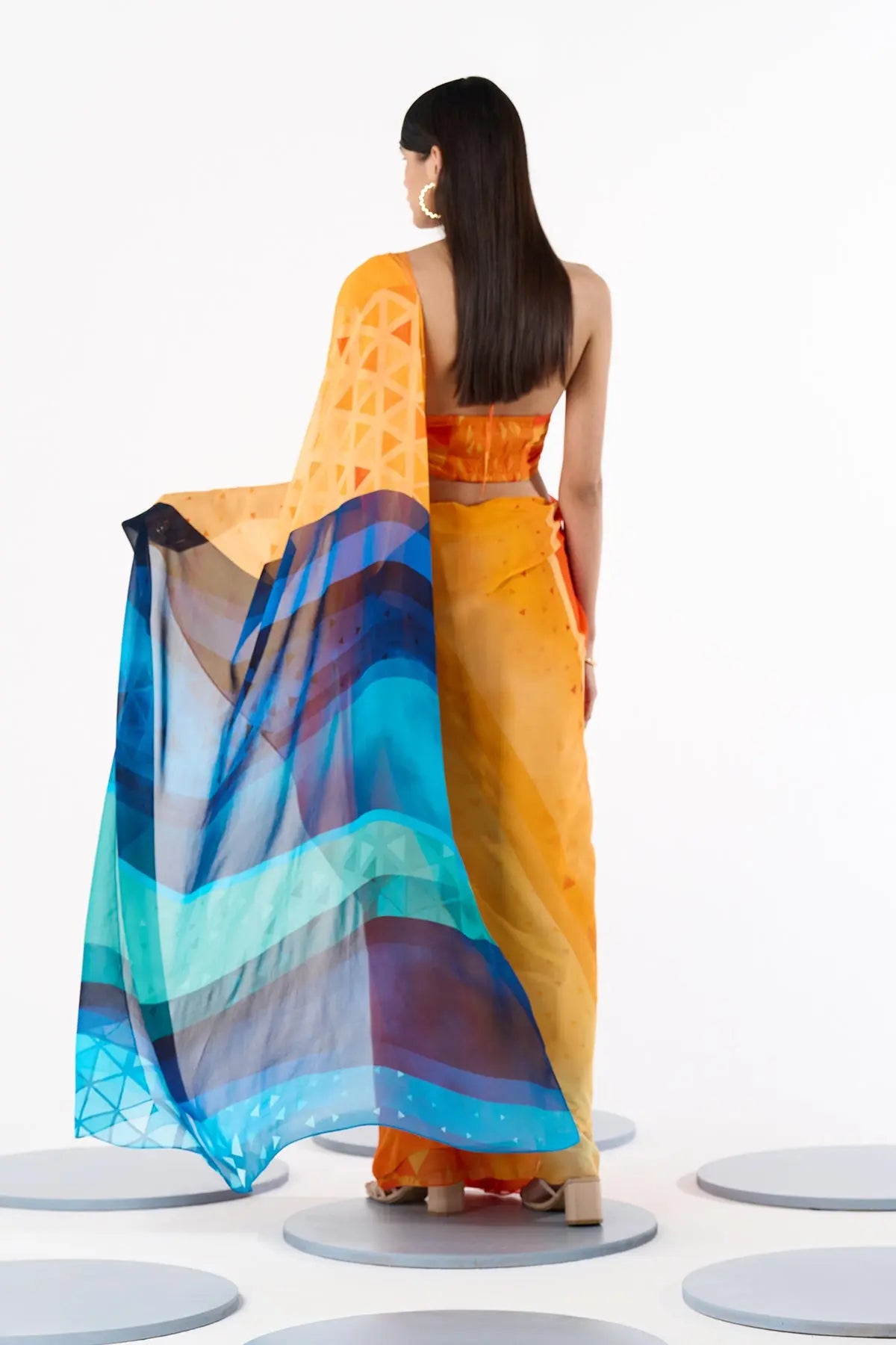 Amisha Sari 369