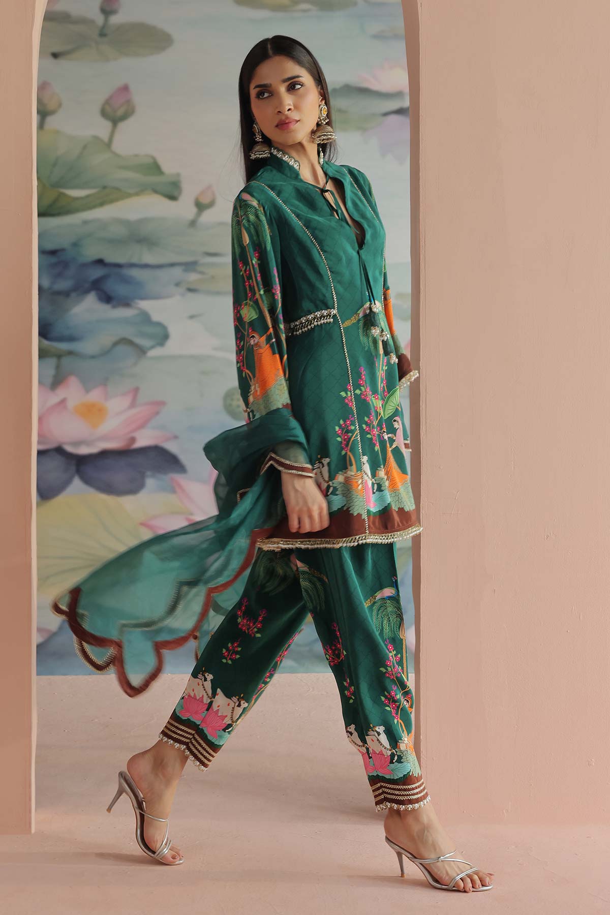 HARINI EMBROIDERED KURTA SET