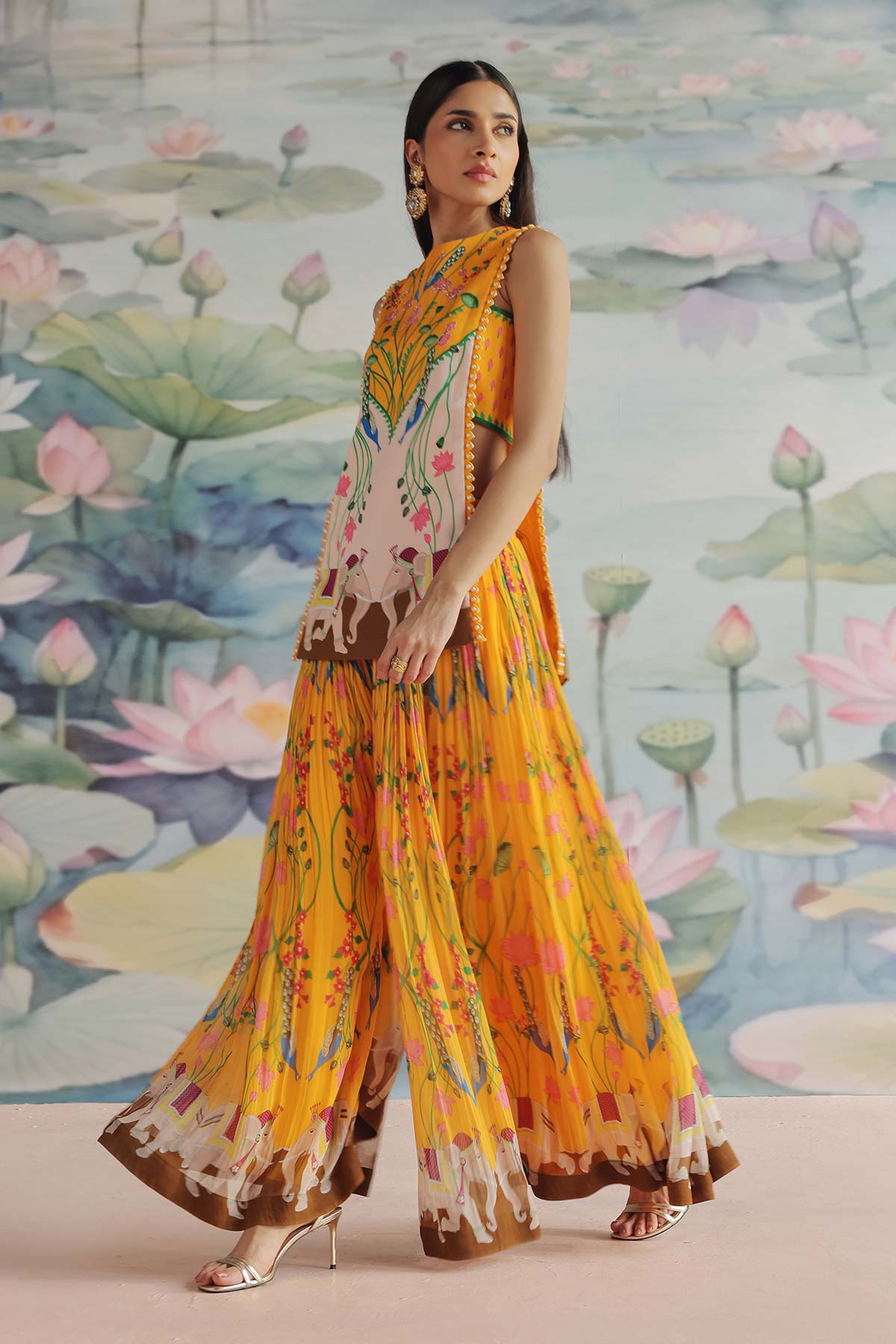 KASHIKA EMBROIDERED SET